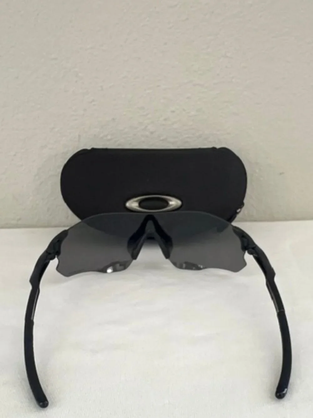 Oakley OO9313-1438 EVZero Path Unisex Sport-Casual Sunglasses -Black